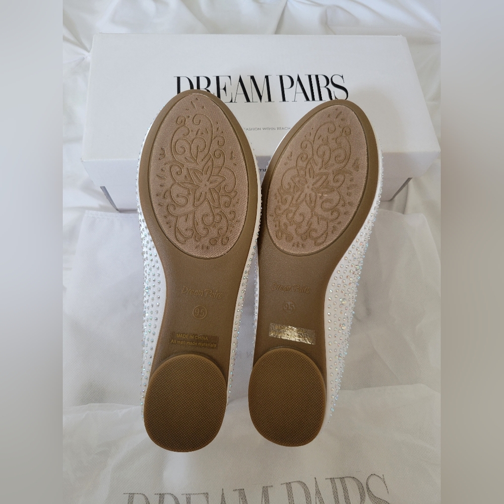 Dream Pairs Women's Glitter Ballet Flats - Silver. New In Box - Picture 2 of 3